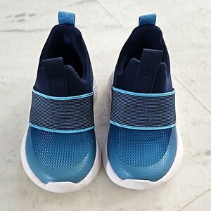 Cat & Jack slip on toddler 5 sneaker